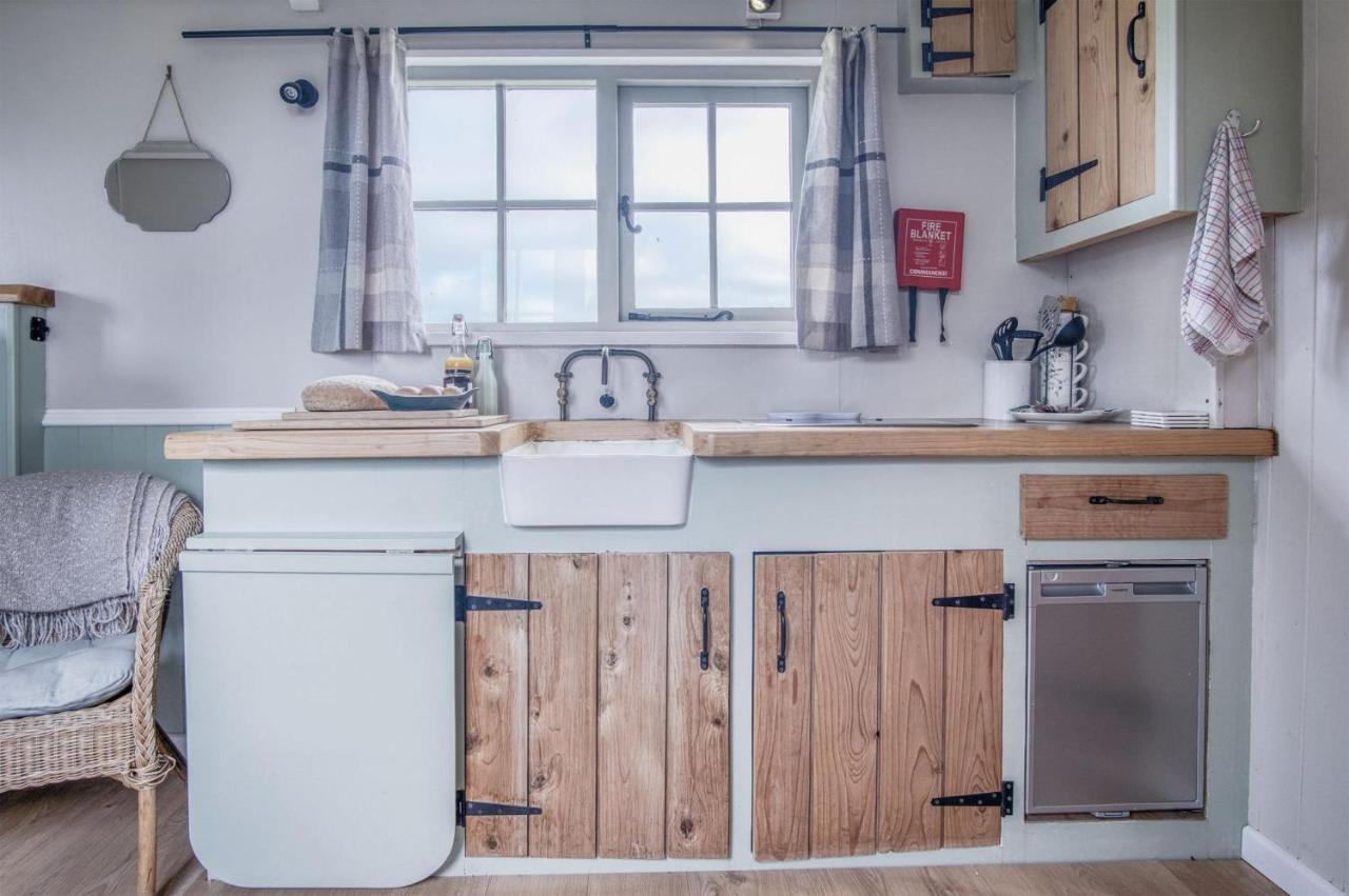 Haven View - 1 Bedroom Shepherds Hut - St Ishmaels Saint Ishmaels  Екстер'єр фото