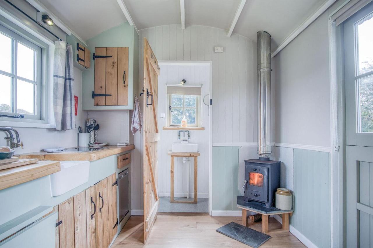 Haven View - 1 Bedroom Shepherds Hut - St Ishmaels Saint Ishmaels  Екстер'єр фото