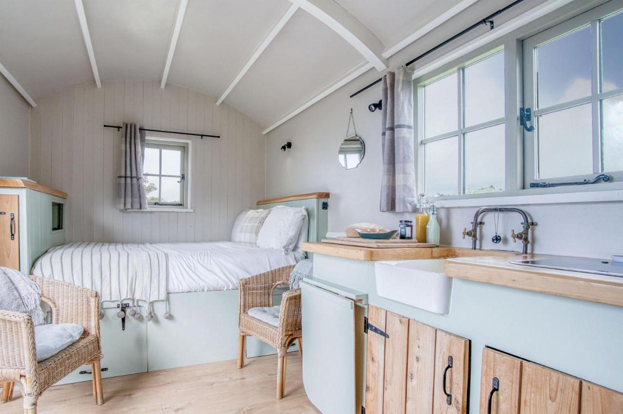 Haven View - 1 Bedroom Shepherds Hut - St Ishmaels Saint Ishmaels  Екстер'єр фото