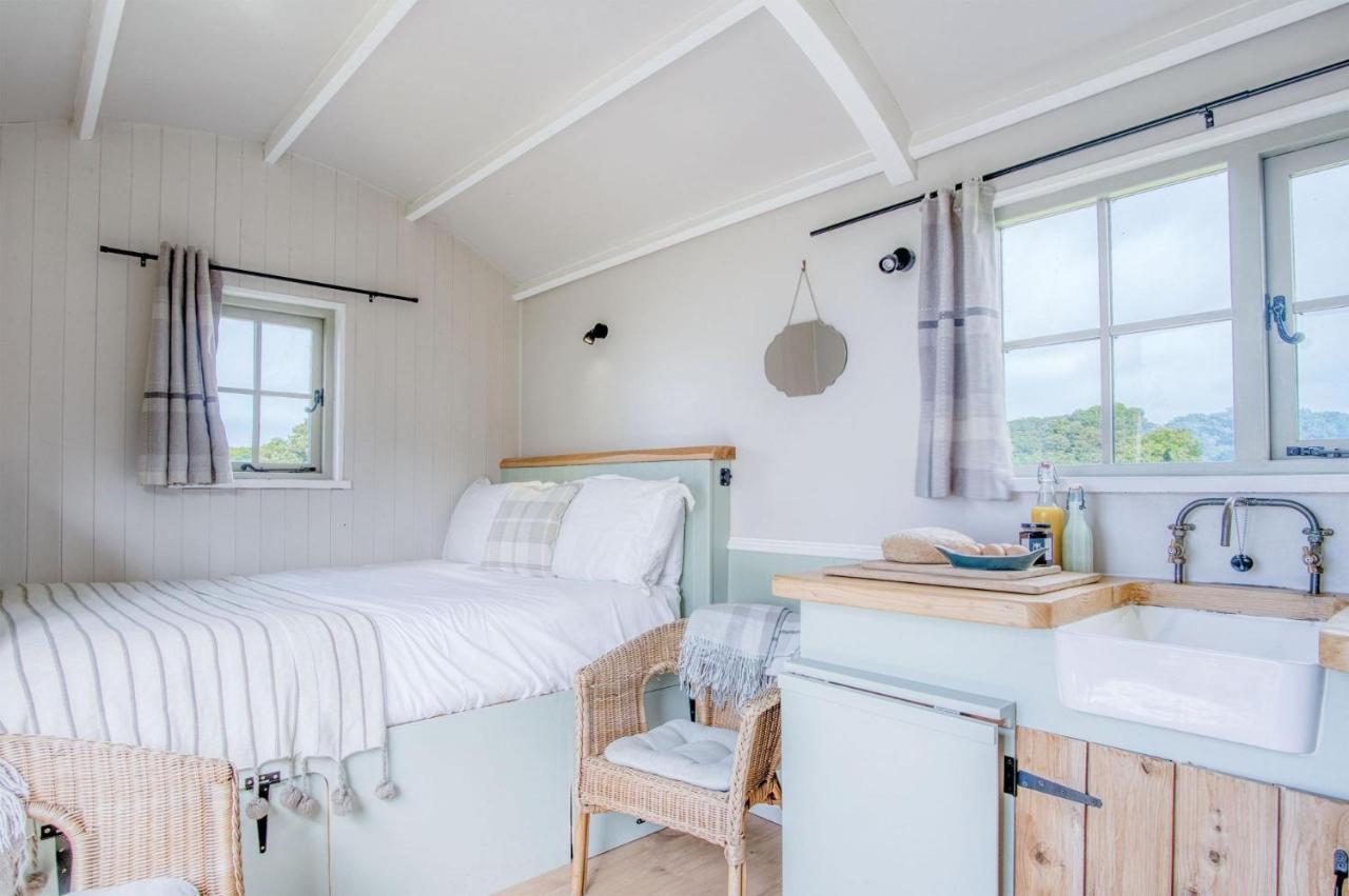 Haven View - 1 Bedroom Shepherds Hut - St Ishmaels Saint Ishmaels  Екстер'єр фото