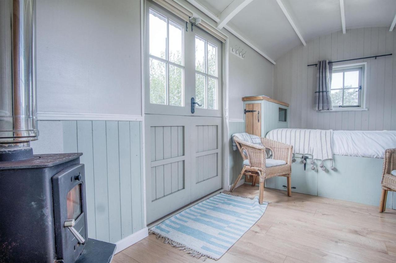 Haven View - 1 Bedroom Shepherds Hut - St Ishmaels Saint Ishmaels  Екстер'єр фото