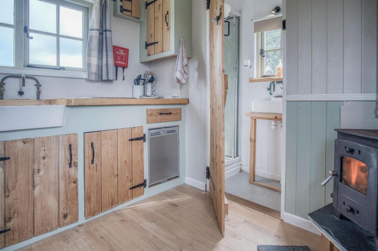 Haven View - 1 Bedroom Shepherds Hut - St Ishmaels Saint Ishmaels  Екстер'єр фото