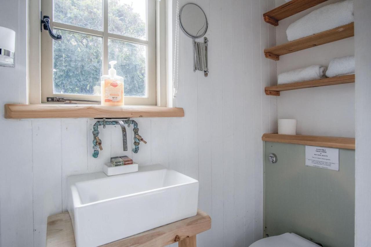 Haven View - 1 Bedroom Shepherds Hut - St Ishmaels Saint Ishmaels  Екстер'єр фото