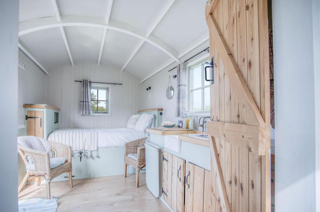 Haven View - 1 Bedroom Shepherds Hut - St Ishmaels Saint Ishmaels  Екстер'єр фото
